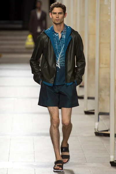 Look 14